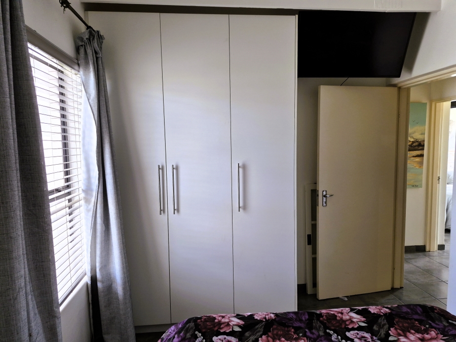 3 Bedroom Property for Sale in Harbour Lights Western Cape